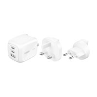 Belkin BoostCharge Pro 3-Port-GaN-Ladegerät 70 W mit Reiseadapter-Set - Weiß