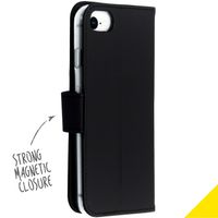 Accezz TPU Klapphülle Schwarz für das Apple iPhone SE (2022 / 2020) / 8 / 7 / 6(s)