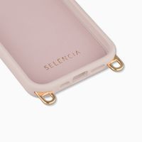 Selencia Rivièra MagSafe Backcover mit abnehmbaren Haken für das Apple iPhone 15 Pro - Sorbet Pink + Chain Charm - Silver