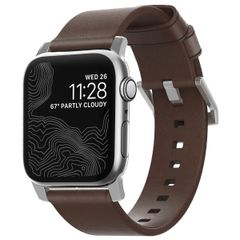 Nomad Modernes Lederarmband für die Apple Watch Series 1 bis 9 / SE (38/40/41 mm) | Series 10 (42 mm) - Braun/Silber