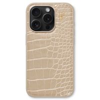 iDeal of Sweden Vegan Leather Back Cover für das iPhone 15 Pro - Warm Beige Croco