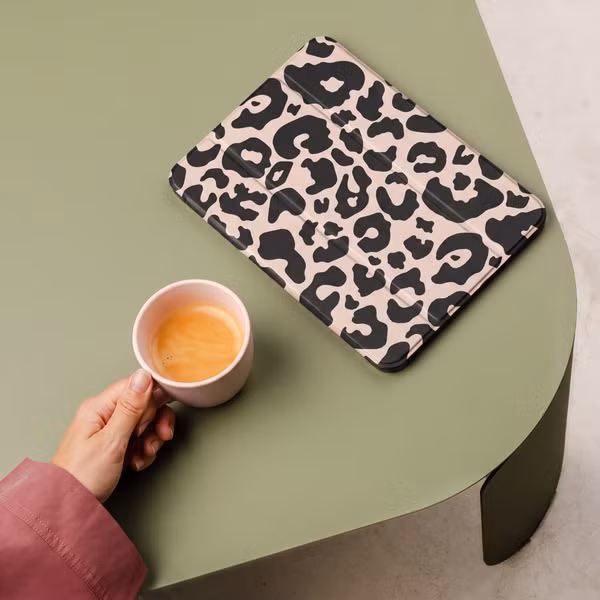 imoshion Design Trifold Klaphülle Apple iPad Pro 11 (2025) M5 / (2024) M4 - Leopard