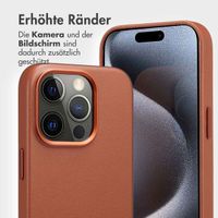 Accezz 2-in-1 Klapphülle aus Leder mit MagSafe für das iPhone 15 Pro - Sienna Brown