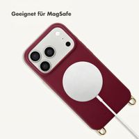 Selencia Rivièra Backcover mit MagSafe mit abnehmbaren Haken Apple iPhone 17 Pro Max - Bold Burgundy
