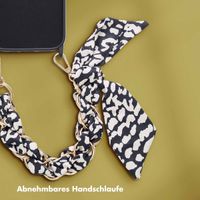 Selencia Back Cover mit Luxuriöser Handschlaufe Samsung Galaxy S22 - Schwarz