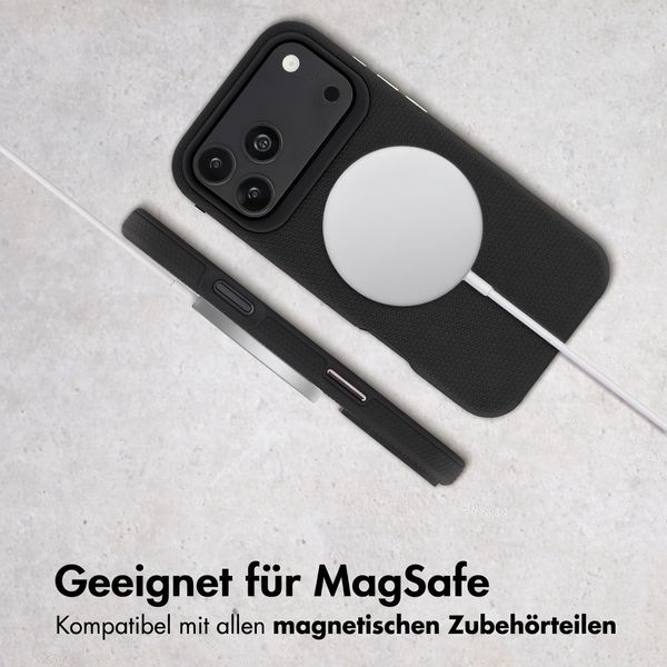Accezz Tough Back Cover mit MagSafe Apple iPhone 18 Pro / 17 Pro - Schwarz