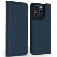 Accezz Premium Leather Slim Klapphülle für das iPhone 15 Pro - Dunkelblau