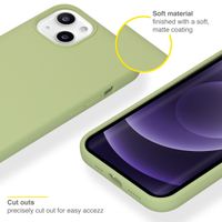 Accezz Liquid Silikoncase für das Apple iPhone 13 - Grün