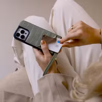 Selencia Nova Croco HandyHülle mit Kordel und Kartenhalter Samsung Galaxy S24 - Sage Green