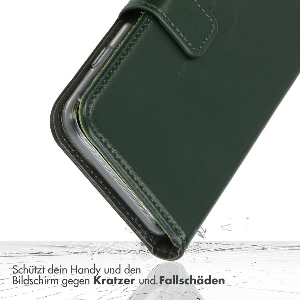 Selencia Echtleder Klapphülle für das Apple iPhone 16 Pro - Grün