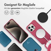 imoshion Color Backcover mit abnehmbarem Handykette und MagSafe Apple iPhone 15 Pro - Raspberry