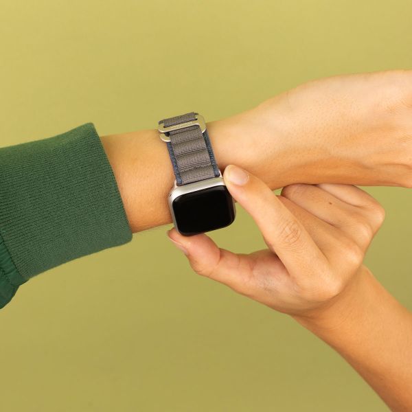 imoshion Nylon Alpine Armband für das  Apple Watch Series 1 t/m 9 / SE (38/40/41 mm) | Series 10 / 11 (42 mm) - Blau