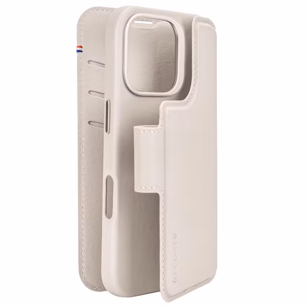 Decoded 2 in 1 Leather Klapphülle MagSafe Apple iPhone 16 Pro - Clay