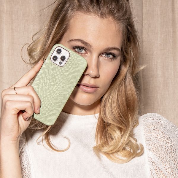 Selencia Gaia Backcover in Schlangenoptik für das iPhone 11 - Grün