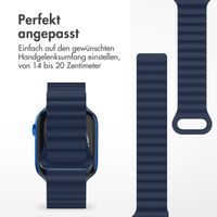 imoshion Magnetisches Silikonarmband für das  Apple Watch Series 1 t/m 9 / SE (38/40/41 mm) | Series 10 / 11 (42 mm) - Dunkelblau