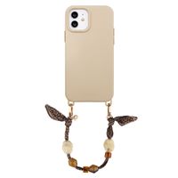 Selencia Rivièra MagSafe Backcover mit abnehmbaren Haken für das Apple iPhone 12 / 12 Pro - Milky Latte + Satin Stone Handykette - Brown