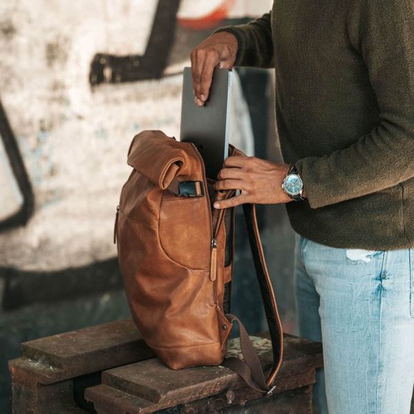 The Chesterfield Brand Liverpool Laptop Rucksack 17 Zoll - Echtes Leder - Cognac