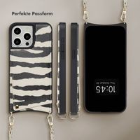 Selencia Nova HandyHülle mit Kordel und Kartenhalter Apple iPhone 15 Pro Max - Zazzy Zebra
