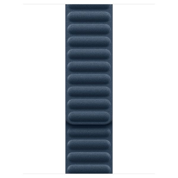 Apple Armband mit Magnetverschluss FineWoven für das  Apple Watch Series 1 t/m 9 / SE (38/40/41 mm) | Series 10 / 11 (42 mm) - Größe M/L - Pacific Blue