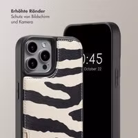 Selencia Nova HandyHülle mit Kordel und Kartenhalter Apple iPhone 15 Pro - Zazzy Zebra