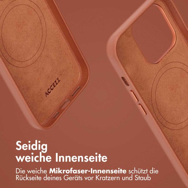 Accezz 2-in-1 Klapphülle aus Leder mit MagSafe für das iPhone 14 Pro - Sienna Brown