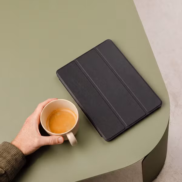 imoshion Trifold Klapphülle Apple iPad 9 (2021) 10.2 Zoll / iPad 8 (2020) 10.2 Zoll / iPad 7 (2019) 10.2 Zoll - Schwarz
