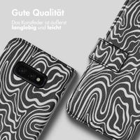 imoshion ﻿Design Klapphülle für das Samsung Galaxy S10e - Black And White