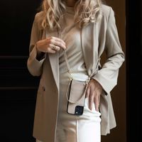 Selencia Nova Croco HandyHülle mit Kordel und Kartenhalter Samsung Galaxy S25 / S24 - Beige