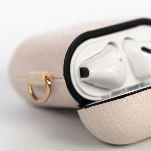 Selencia Yara ﻿Hülle in Schlangenoptik AirPods 1 / 2 - Weiß