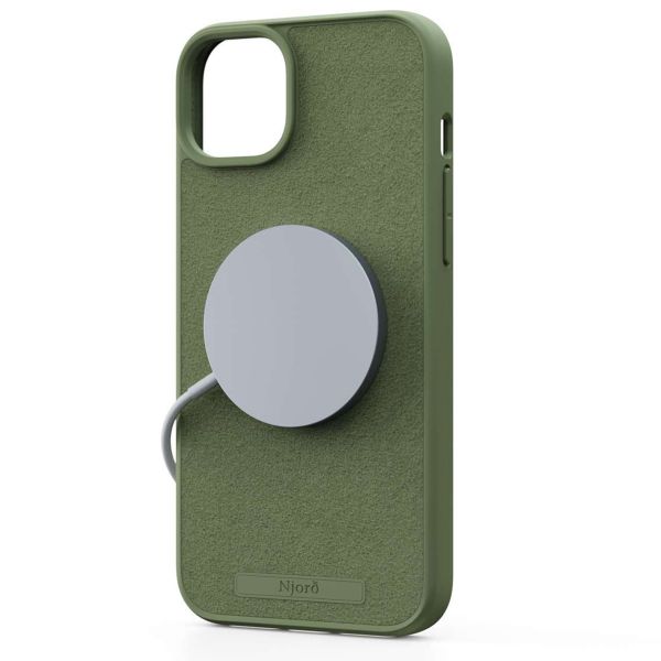 Njorð Collections Wildleder Comfort+ Case MagSafe für das iPhone 15 Plus - Olive