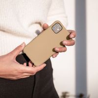 imoshion Color Backcover mit abnehmbarem Handykette und MagSafe Apple iPhone 12 (Pro) - Nude