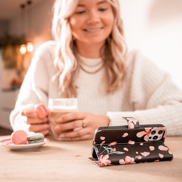 imoshion Design TPU Klapphülle Samsung Galaxy M31 - Blossom Watercolor Black