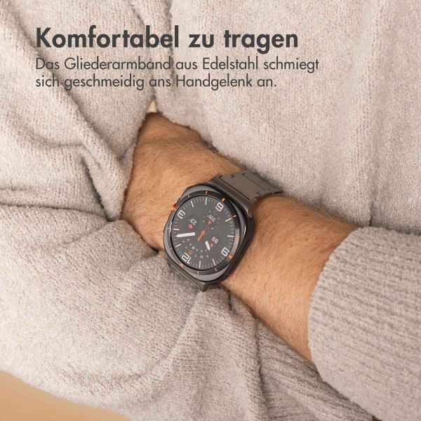 Accezz Mattes Titanstahlarmband für das Samsung Galaxy Watch Ultra (2024/2025) - Silber