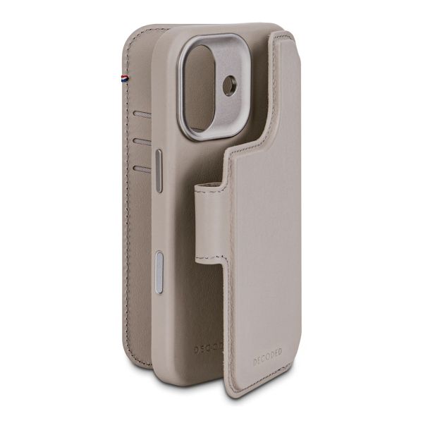 Decoded 2 in 1 Leather Klapphülle MagSafe Apple iPhone 17 - Solid Clay