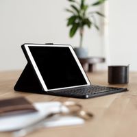 Accezz QWERTY Bluetooth Keyboard Klapphülle für das iPad Air 13 Zoll (2025) M3 / (2024) M2 - Schwarz