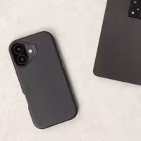 Accezz Tough Back Cover mit MagSafe Apple iPhone 17 - Schwarz