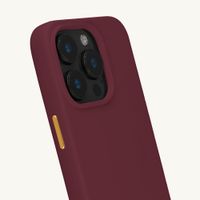 Selencia Rivièra Backcover mit MagSafe mit abnehmbaren Haken Apple iPhone 15 Pro - Bold Burgundy