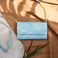 Selencia Clutch Klapphülle aus veganem Leder mit herausnehmbarem Case iPhone 11