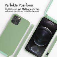 imoshion Silikonhülle mit Band für das iPhone 12 (Pro) - Grün