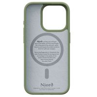 Njorð Collections Wildleder Comfort+ Case MagSafe für das iPhone 15 Pro - Olive