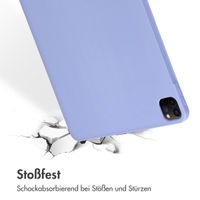 Accezz Liquid Silicone Back Cover mit Stifthalter für das iPad Pro 12.9 (2022) / Pro 12.9 (2021) / Pro 12.9 (2020) - Lila