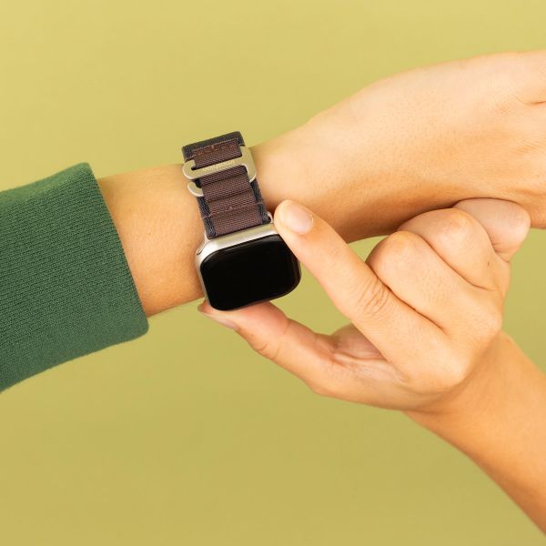 imoshion Nylon Alpine Armband für das  Apple Watch Series 1 t/m 9 / SE (38/40/41 mm) | Series 10 / 11 (42 mm) - Indigo