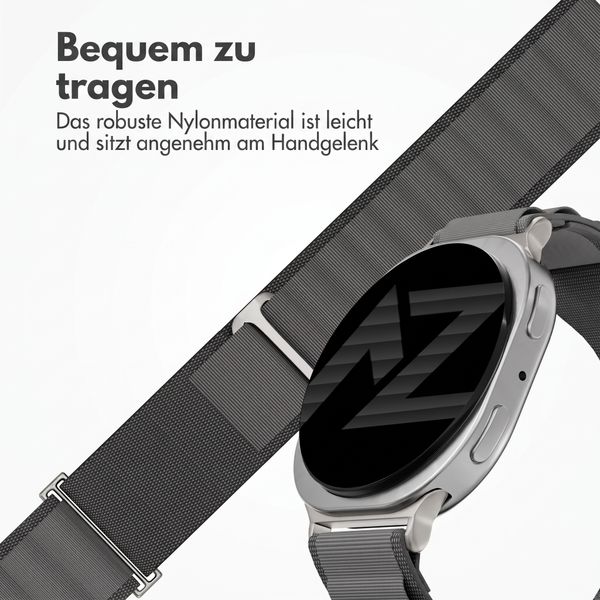 Accezz Nylon Alpine Armband für Samsung Galaxy Watch 9 (40/44mm) / Watch 8 (40/44mm) / Classic (46mm) - Dark Grey