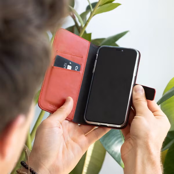 Selencia Echtleder Klapphülle Apple iPhone 12 Mini - Rot