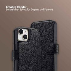 Selencia Riva Bookcase mit MagSafe und Handgelenkband Apple iPhone 15 - Schwarz