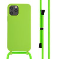 imoshion Silikonhülle mit Band für das Apple iPhone 12 (Pro) - Grün fluoreszierend