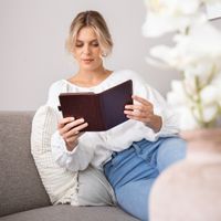 imoshion Vegan Leather Klapphülle für das Kobo Clara 2E / Tolino Shine 4 - Dunkelbraun