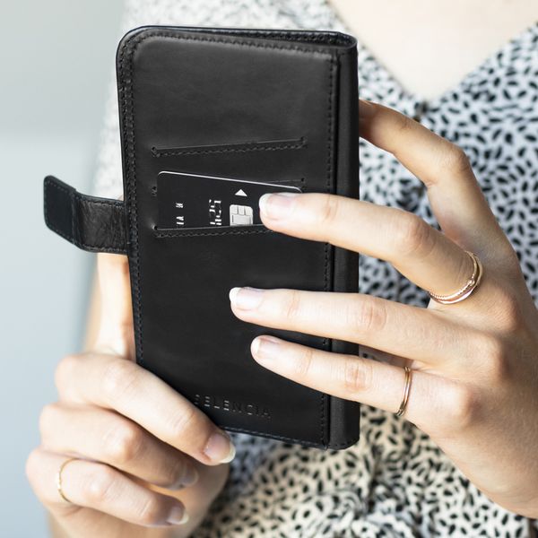 Selencia Echtleder Klapphülle Samsung Galaxy S21 Plus - Schwarz