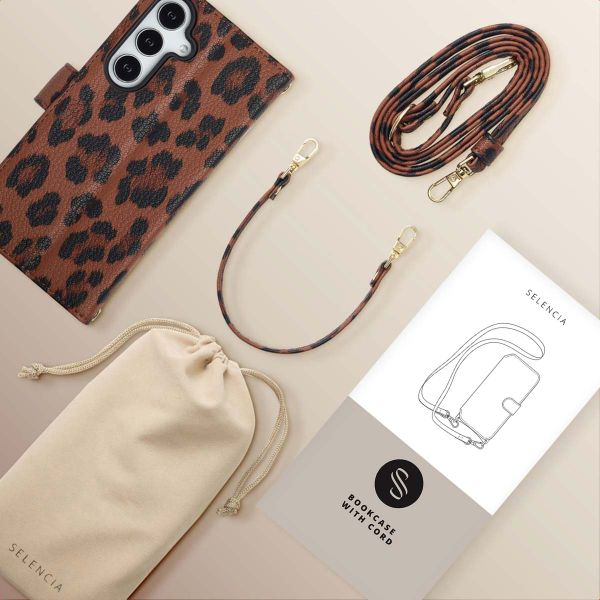 Selencia Sabi Klapphülle mit Leopardenmuster Samsung Galaxy S24 / S25 - Mocha Brown