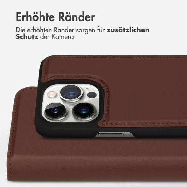 Accezz Premium Leather 2 in 1 Klapphülle für das iPhone 14 Pro - Braun